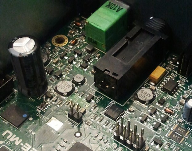 EMU Tracker Pre w środku