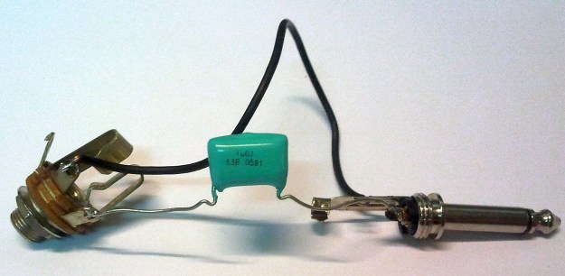 przelotka z kondensatorem