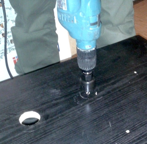 Budowa pułapki basowej - wiercenie otworów